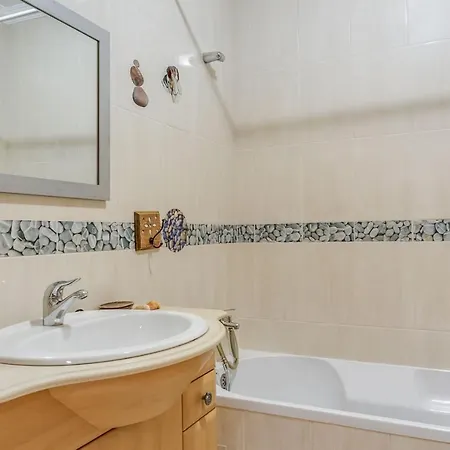 Spacious 2 Bdr Apartment W/ Patio By Lovelystay Armacao de Pera Exterior photo