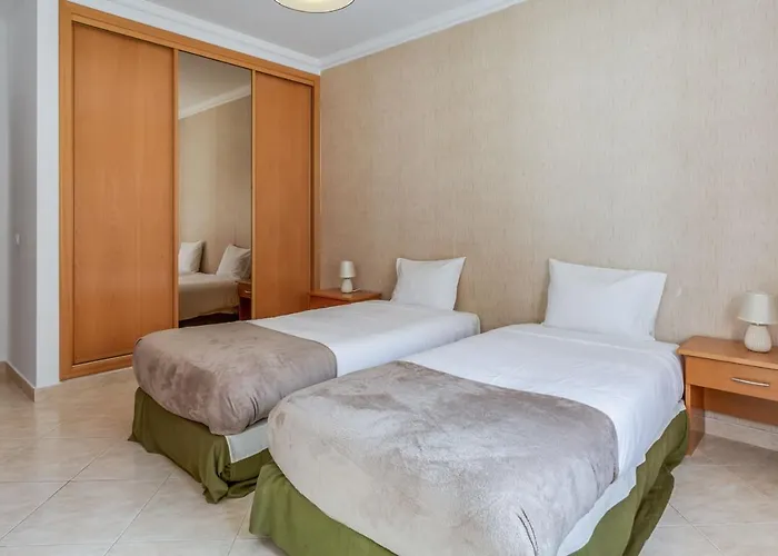 Spacious 2 Bdr Apartment W/ Patio By Lovelystay