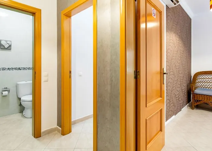 Spacious 2 Bdr Apartment W/ Patio By Lovelystay