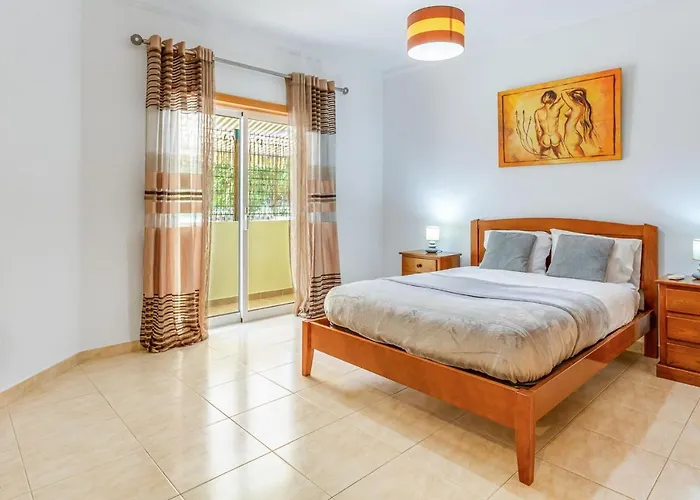 Spacious 2 Bdr Apartment W/ Patio By Lovelystay
