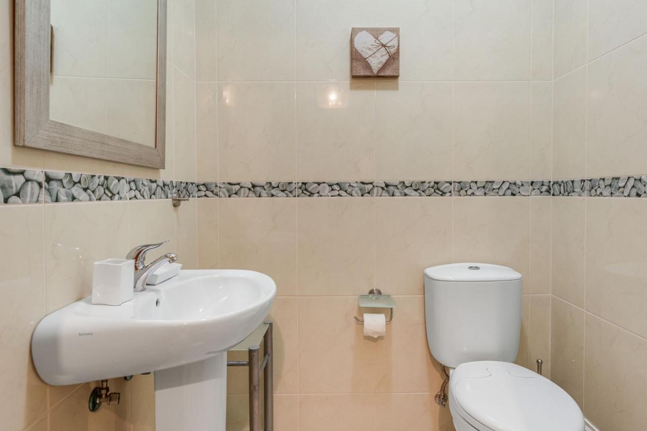 Spacious 2 Bdr W/ Patio By Lovelystay