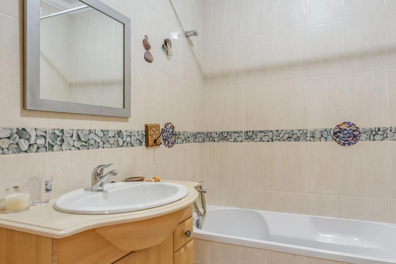 Apartment Spacious 2 Bdr W/ Patio By Lovelystay